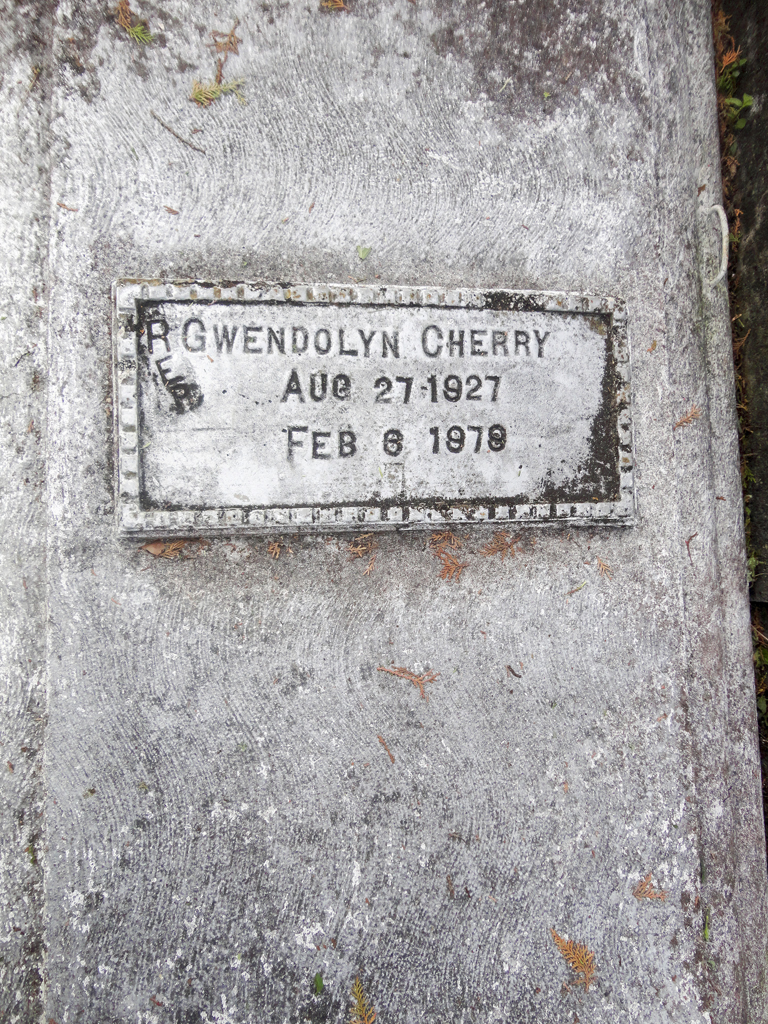 The tomb of Gwendolyn Cherry with the dates of her birth and death.